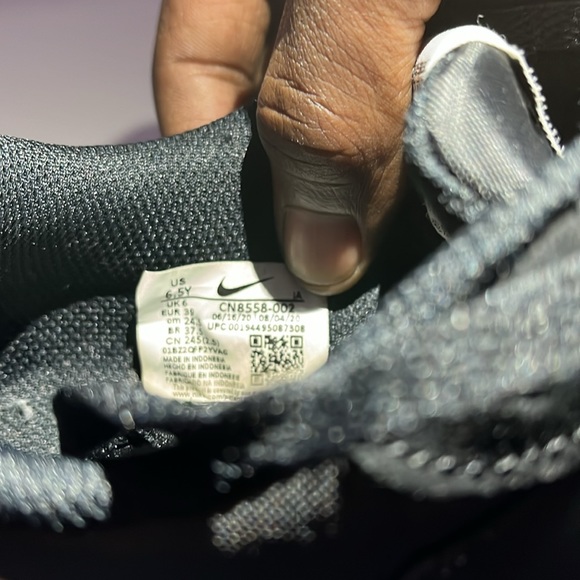 Nike MD Valiant GS with the Box - Picture 7 of 8